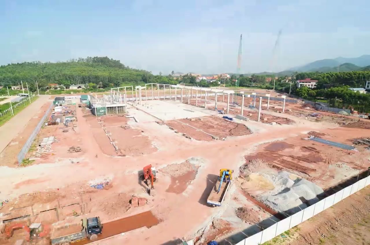 GĐ 1 — San nền + đào móng (máy đào, đất đỏ)