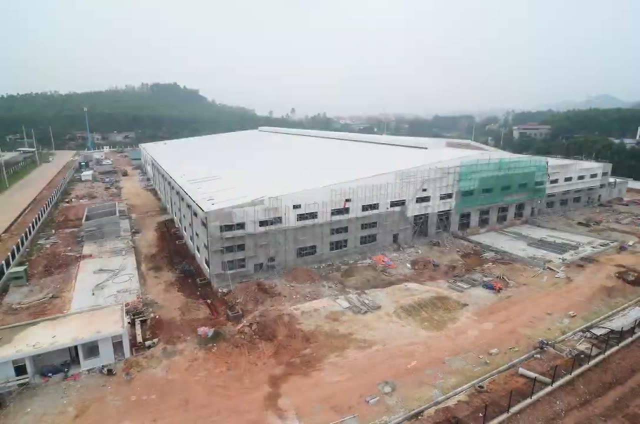 GĐ 5 — Hoàn thiện mặt đứng (đang sơn)